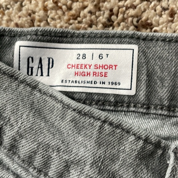Gap Cheeky Short High Rise 28 or 6T - Picture 2 of 2